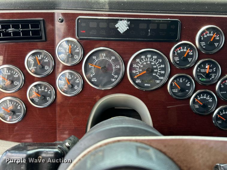 image for item KW9225 2013 Western Star 4900EX  semi truck