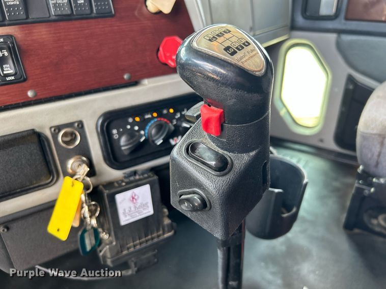 image for item KW9225 2013 Western Star 4900EX  semi truck