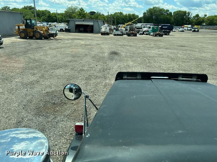 image for item KW9225 2013 Western Star 4900EX  semi truck