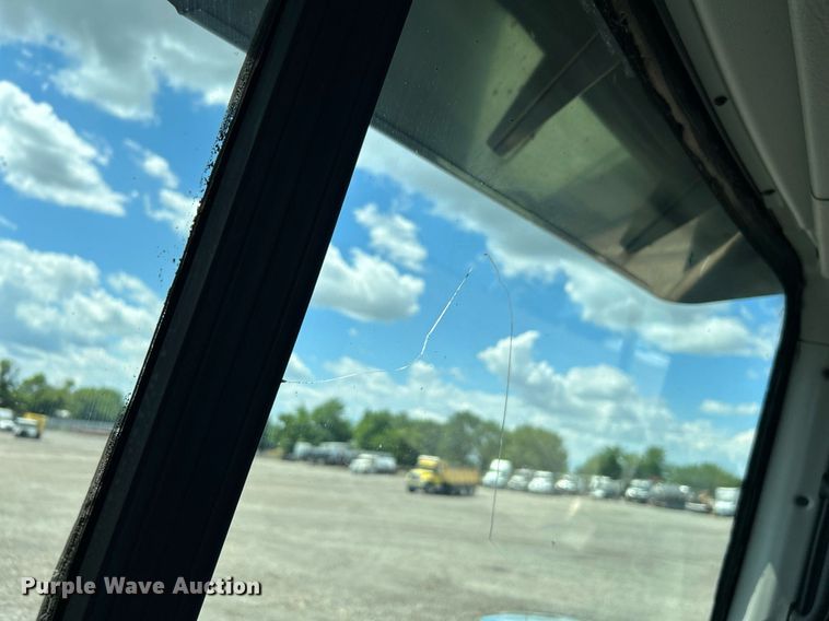 image for item KW9225 2013 Western Star 4900EX  semi truck