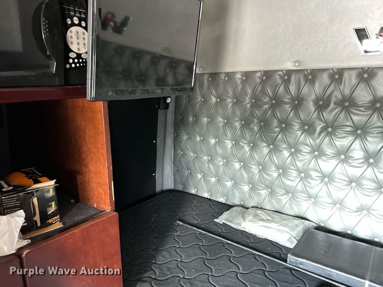 image for item KW9225 2013 Western Star 4900EX  semi truck