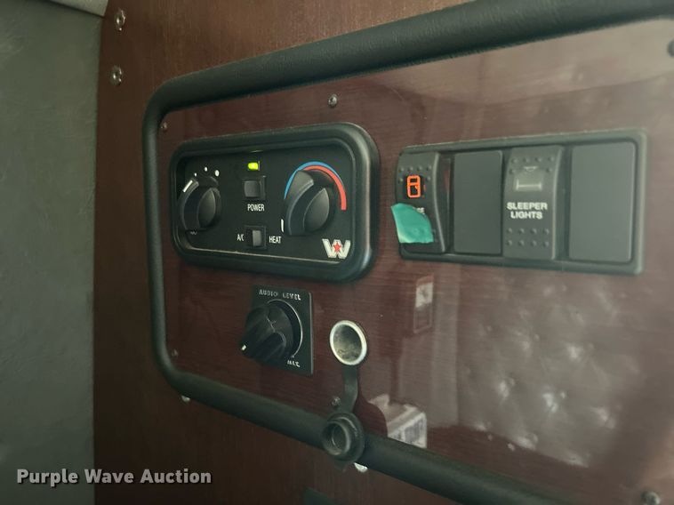 image for item KW9225 2013 Western Star 4900EX  semi truck