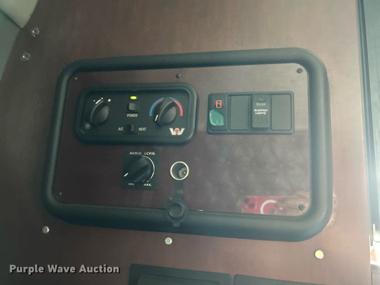 image for item KW9225 2013 Western Star 4900EX  semi truck