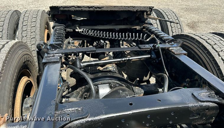 image for item KW9225 2013 Western Star 4900EX  semi truck