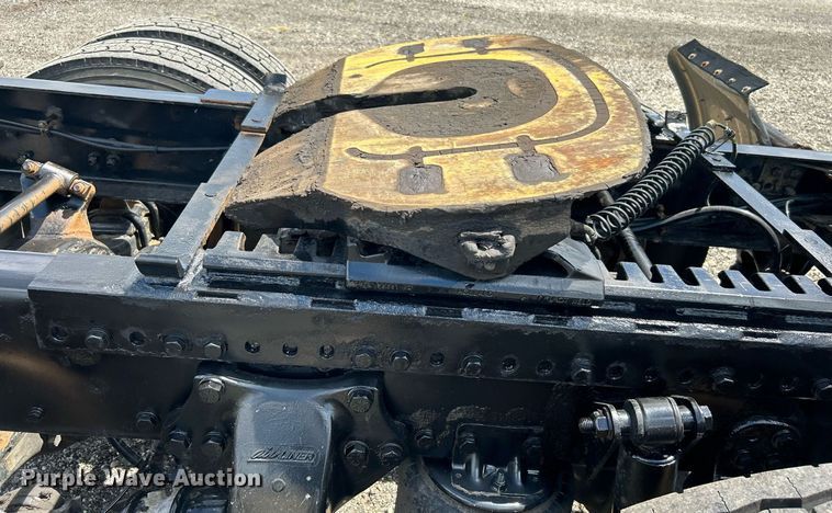 image for item KW9225 2013 Western Star 4900EX  semi truck