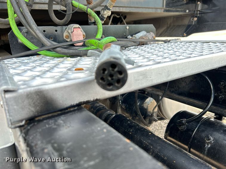 image for item KW9225 2013 Western Star 4900EX  semi truck