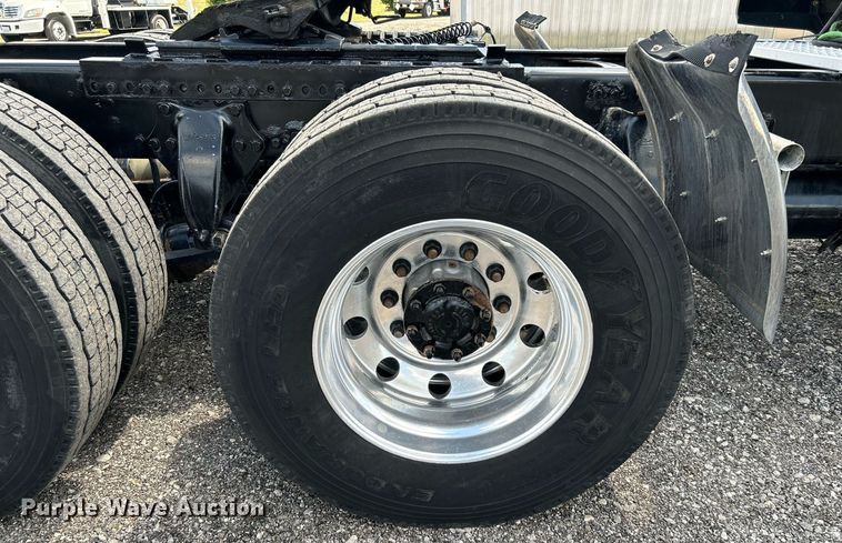 image for item KW9225 2013 Western Star 4900EX  semi truck