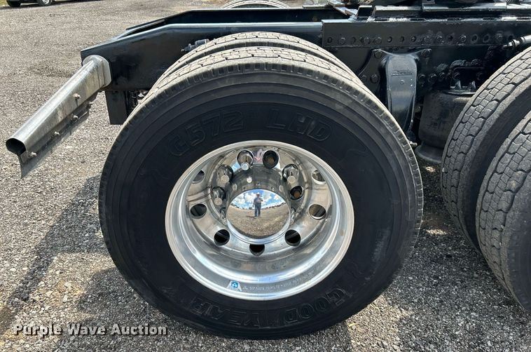 image for item KW9225 2013 Western Star 4900EX  semi truck