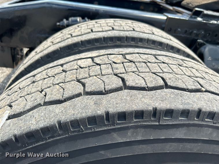 image for item KW9225 2013 Western Star 4900EX  semi truck