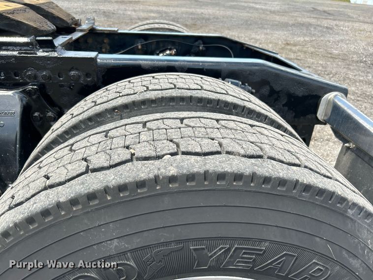 image for item KW9225 2013 Western Star 4900EX  semi truck