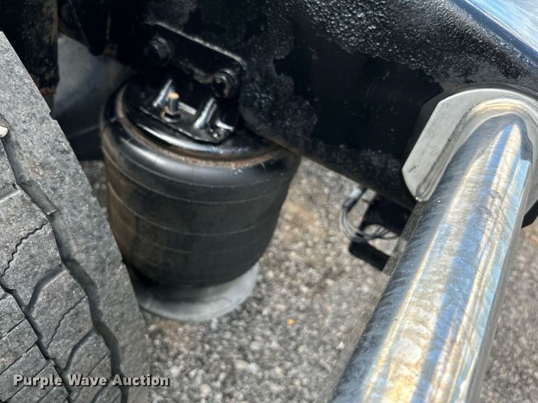 image for item KW9225 2013 Western Star 4900EX  semi truck