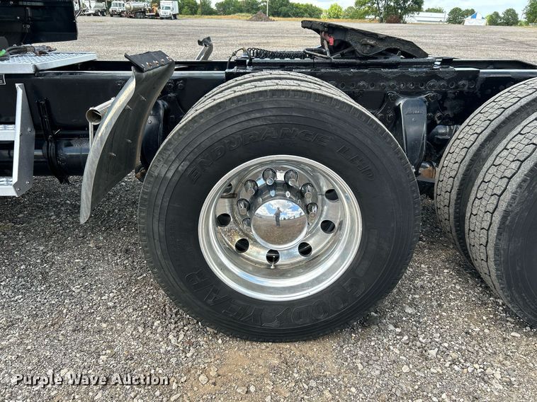 image for item KW9225 2013 Western Star 4900EX  semi truck