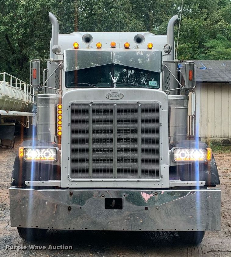 image for item LH9706 1994 Peterbilt 379  semi truck