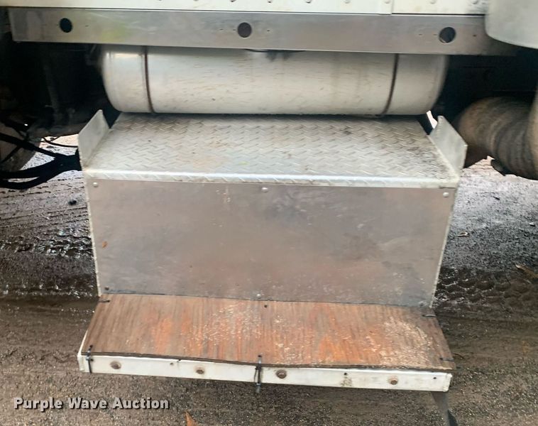 image for item LH9706 1994 Peterbilt 379  semi truck