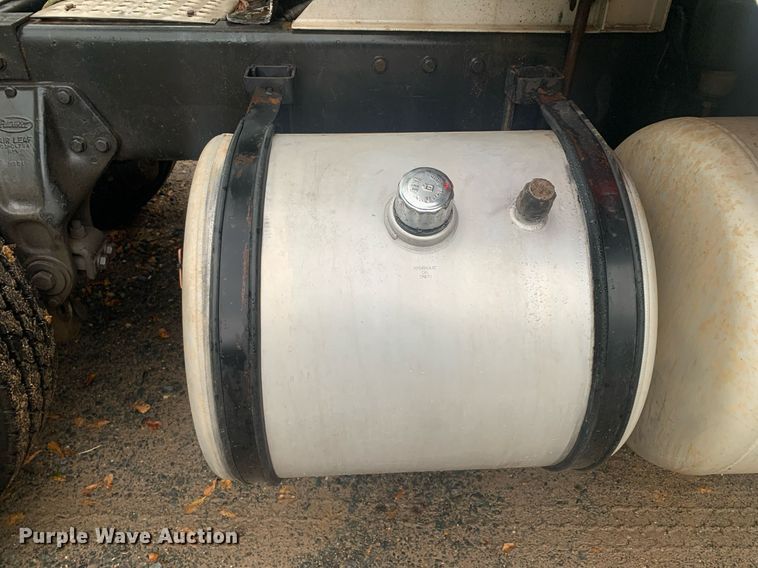 image for item LH9706 1994 Peterbilt 379  semi truck