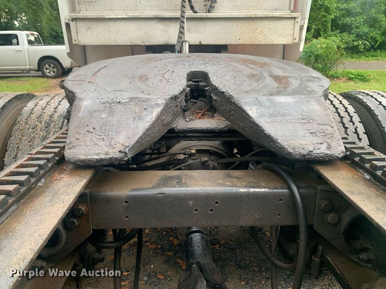 image for item LH9706 1994 Peterbilt 379  semi truck