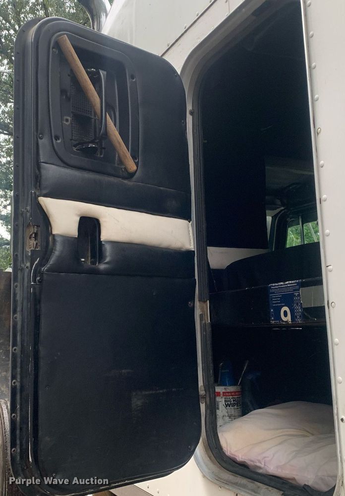 image for item LH9706 1994 Peterbilt 379  semi truck