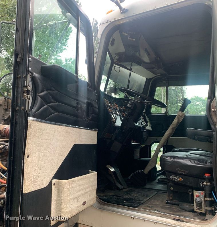 image for item LH9706 1994 Peterbilt 379  semi truck