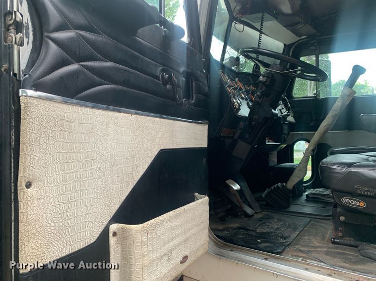 image for item LH9706 1994 Peterbilt 379  semi truck