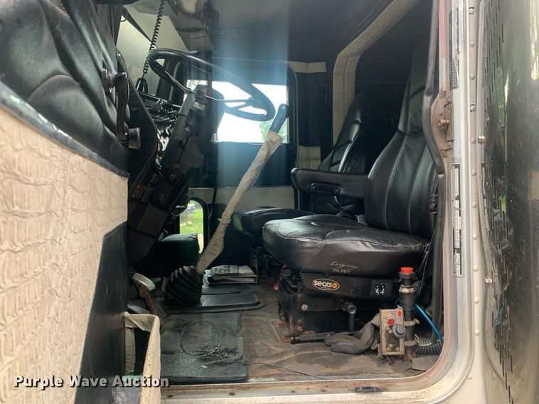 image for item LH9706 1994 Peterbilt 379  semi truck