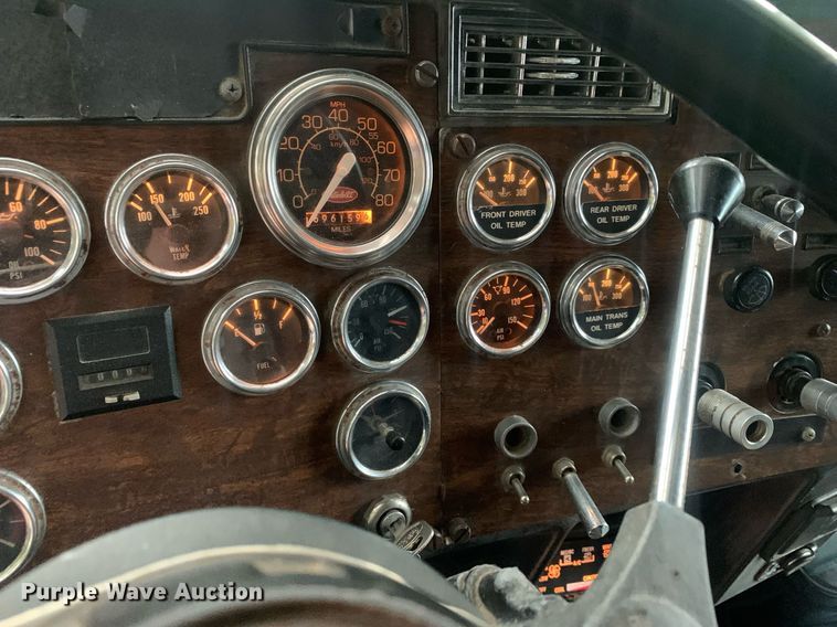 image for item LH9706 1994 Peterbilt 379  semi truck