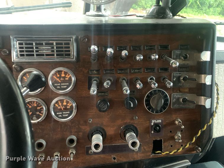 image for item LH9706 1994 Peterbilt 379  semi truck