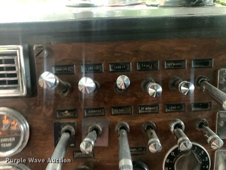 image for item LH9706 1994 Peterbilt 379  semi truck