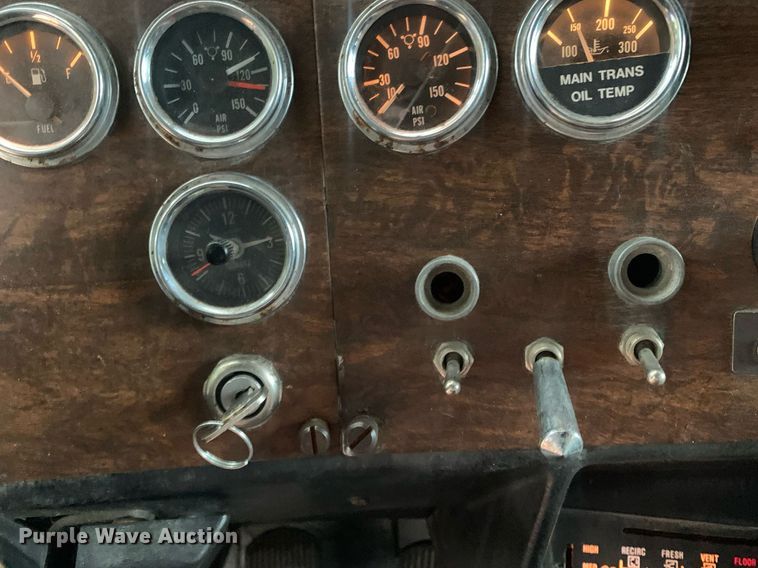 image for item LH9706 1994 Peterbilt 379  semi truck