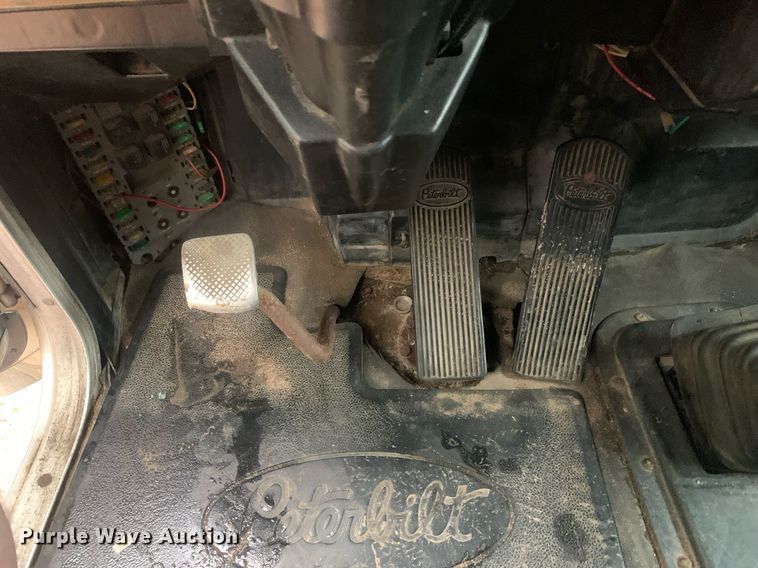 image for item LH9706 1994 Peterbilt 379  semi truck