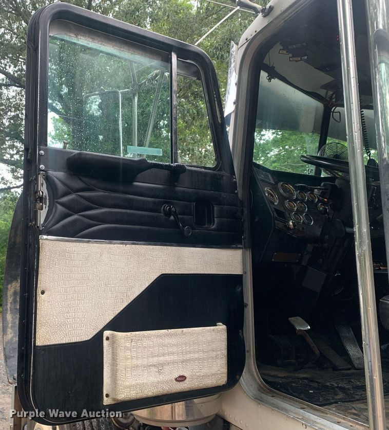 image for item LH9706 1994 Peterbilt 379  semi truck