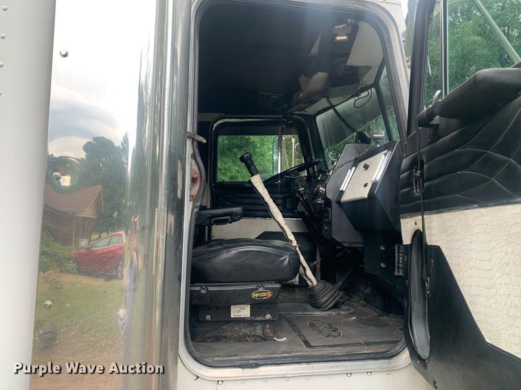 image for item LH9706 1994 Peterbilt 379  semi truck