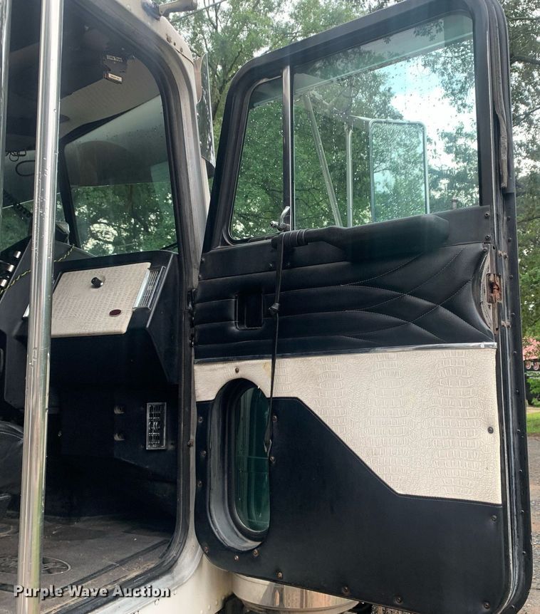 image for item LH9706 1994 Peterbilt 379  semi truck