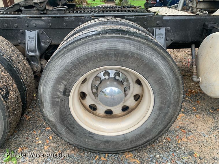 image for item LH9706 1994 Peterbilt 379  semi truck