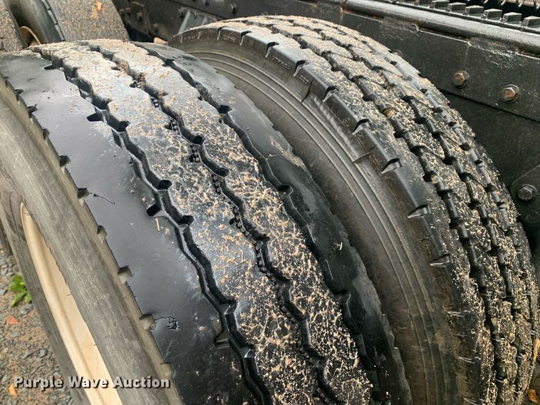 image for item LH9706 1994 Peterbilt 379  semi truck