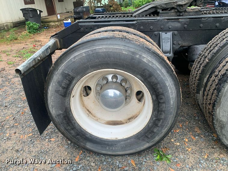 image for item LH9706 1994 Peterbilt 379  semi truck