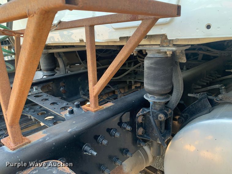 image for item LH9710 2014 International ProStar  semi truck