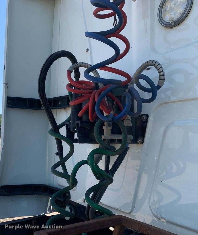 image for item LH9710 2014 International ProStar  semi truck