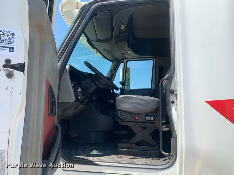 image for item LH9710 2014 International ProStar  semi truck