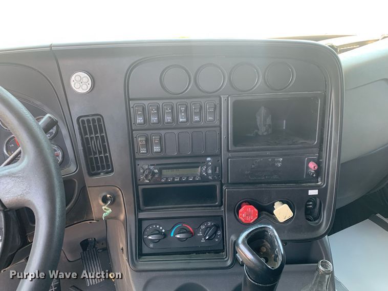 image for item LH9710 2014 International ProStar  semi truck