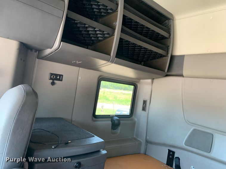 image for item LH9710 2014 International ProStar  semi truck