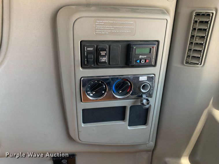 image for item LH9710 2014 International ProStar  semi truck