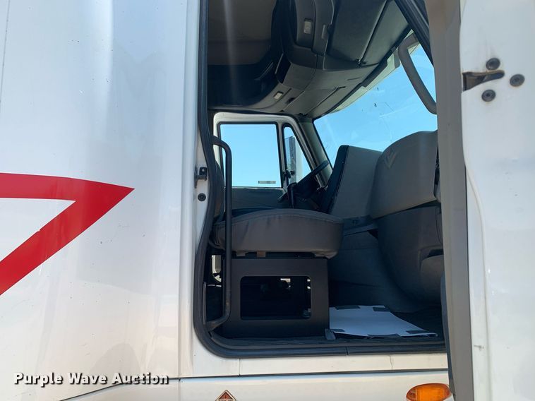 image for item LH9710 2014 International ProStar  semi truck