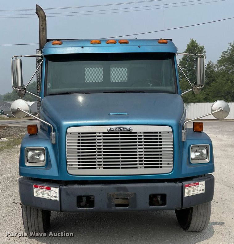 image for item LJ9772 2004 Freightliner FL80  flatbed truck