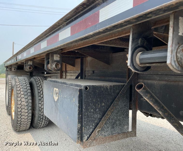 image for item LJ9772 2004 Freightliner FL80  flatbed truck