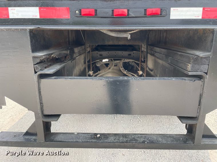 image for item LJ9772 2004 Freightliner FL80  flatbed truck