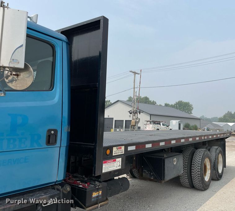 image for item LJ9772 2004 Freightliner FL80  flatbed truck