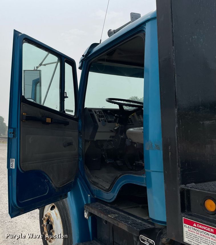 image for item LJ9772 2004 Freightliner FL80  flatbed truck