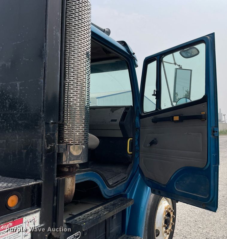 image for item LJ9772 2004 Freightliner FL80  flatbed truck