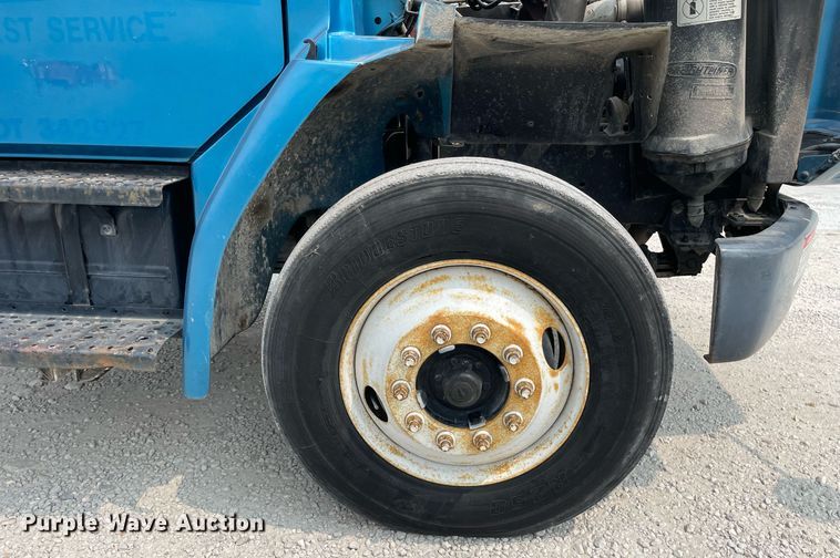 image for item LJ9772 2004 Freightliner FL80  flatbed truck