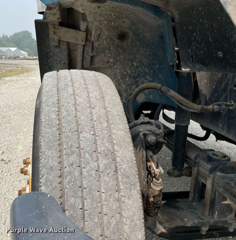 image for item LJ9772 2004 Freightliner FL80  flatbed truck